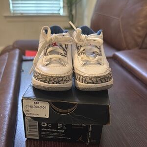 Kids Jordan Retro Shoes - White and Black